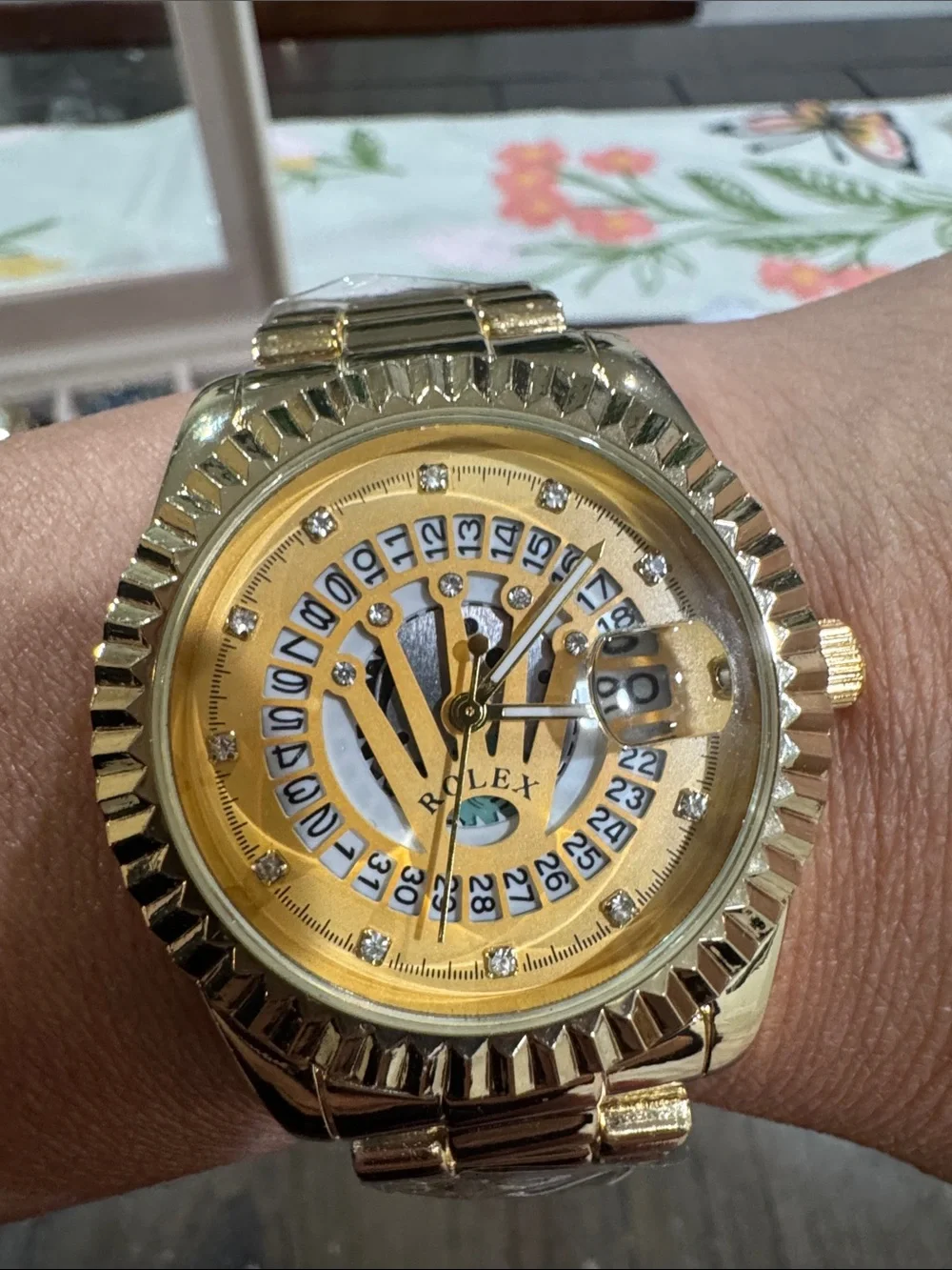 Ro Gold -Tone woman’s Watch with Crystal Accents
